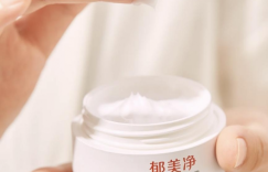 成人护肤方法宝宝能用吗？用郁美净宝宝霜精准防护婴幼儿湿疹
